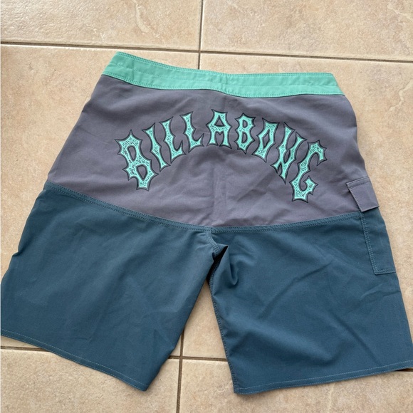 Billabong board shorts nwot! Size 26 - Picture 3 of 6